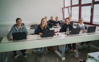Schüler im eagleControl-Workshop an der Hotelfachschule Heidelberg
