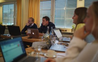 Höchste Konzentration bei der Einrichtung von eagleControl für das Bistro Frizz